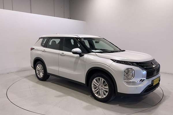 2023 Mitsubishi Outlander ES ZM