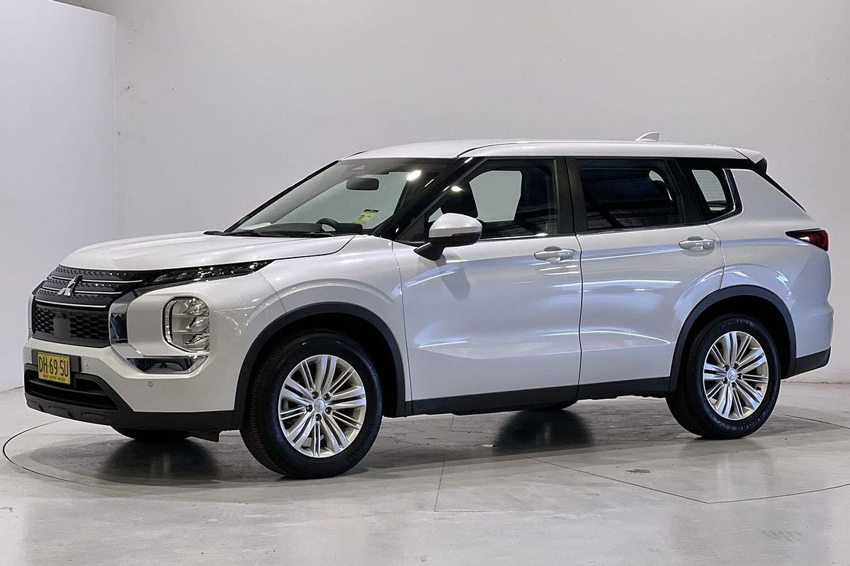 2023 Mitsubishi Outlander ES ZM