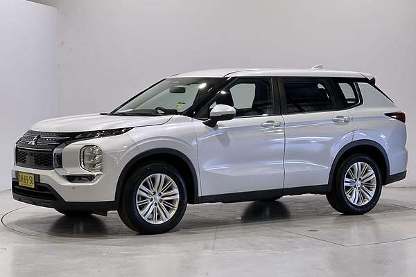 2023 Mitsubishi Outlander ES ZM