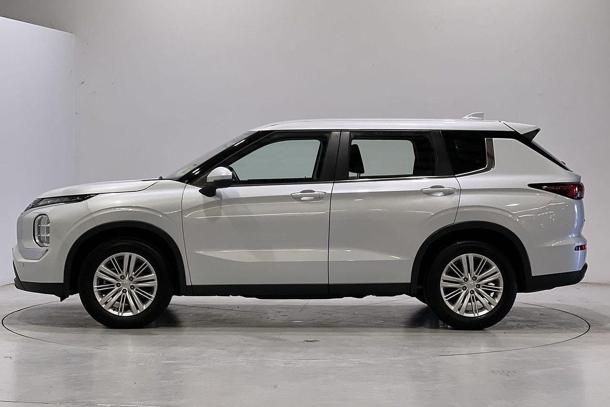 2023 Mitsubishi Outlander ES ZM