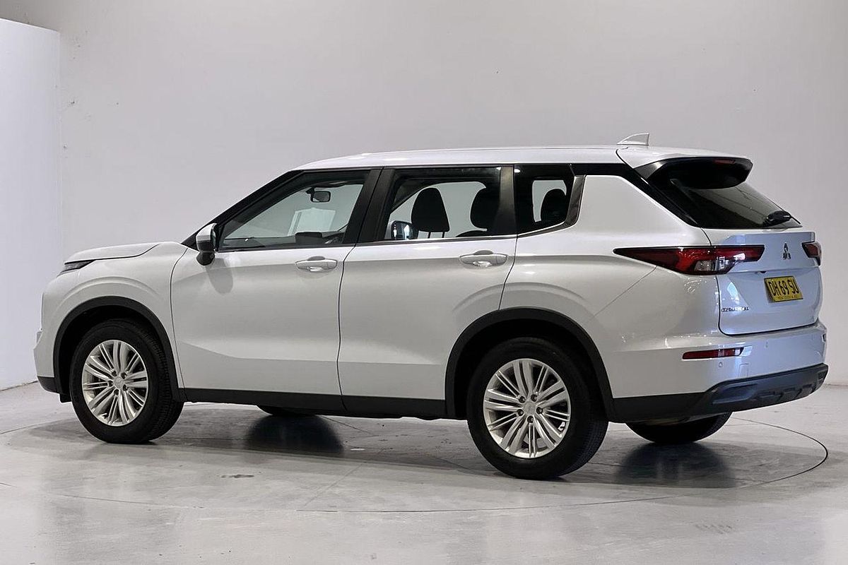 2023 Mitsubishi Outlander ES ZM