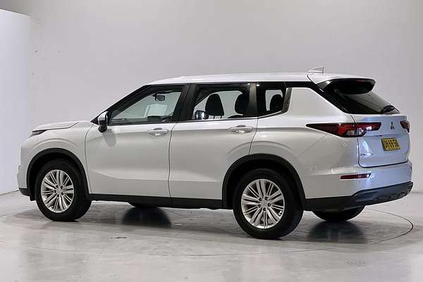 2023 Mitsubishi Outlander ES ZM