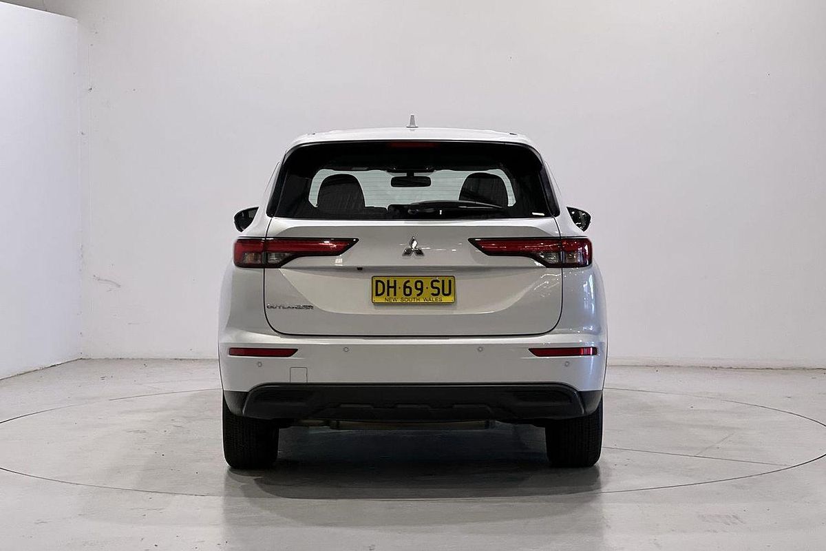 2023 Mitsubishi Outlander ES ZM