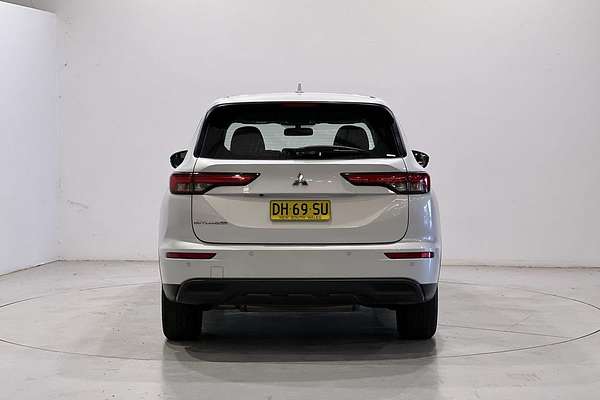 2023 Mitsubishi Outlander ES ZM