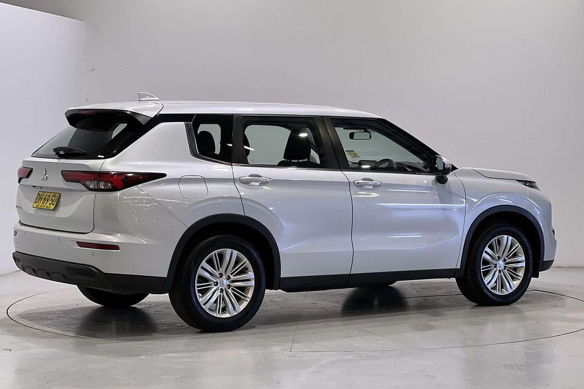 2023 Mitsubishi Outlander ES ZM