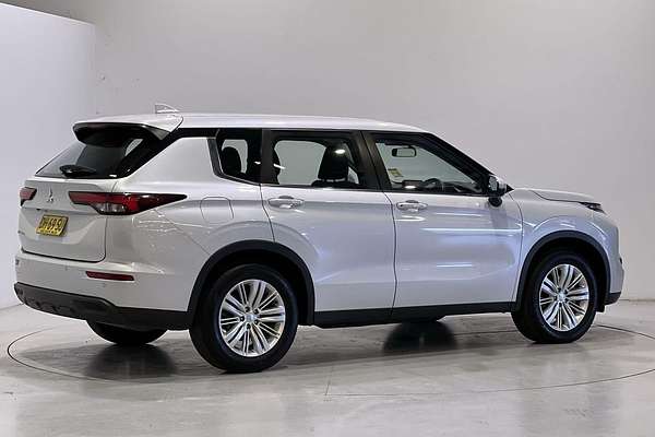 2023 Mitsubishi Outlander ES ZM