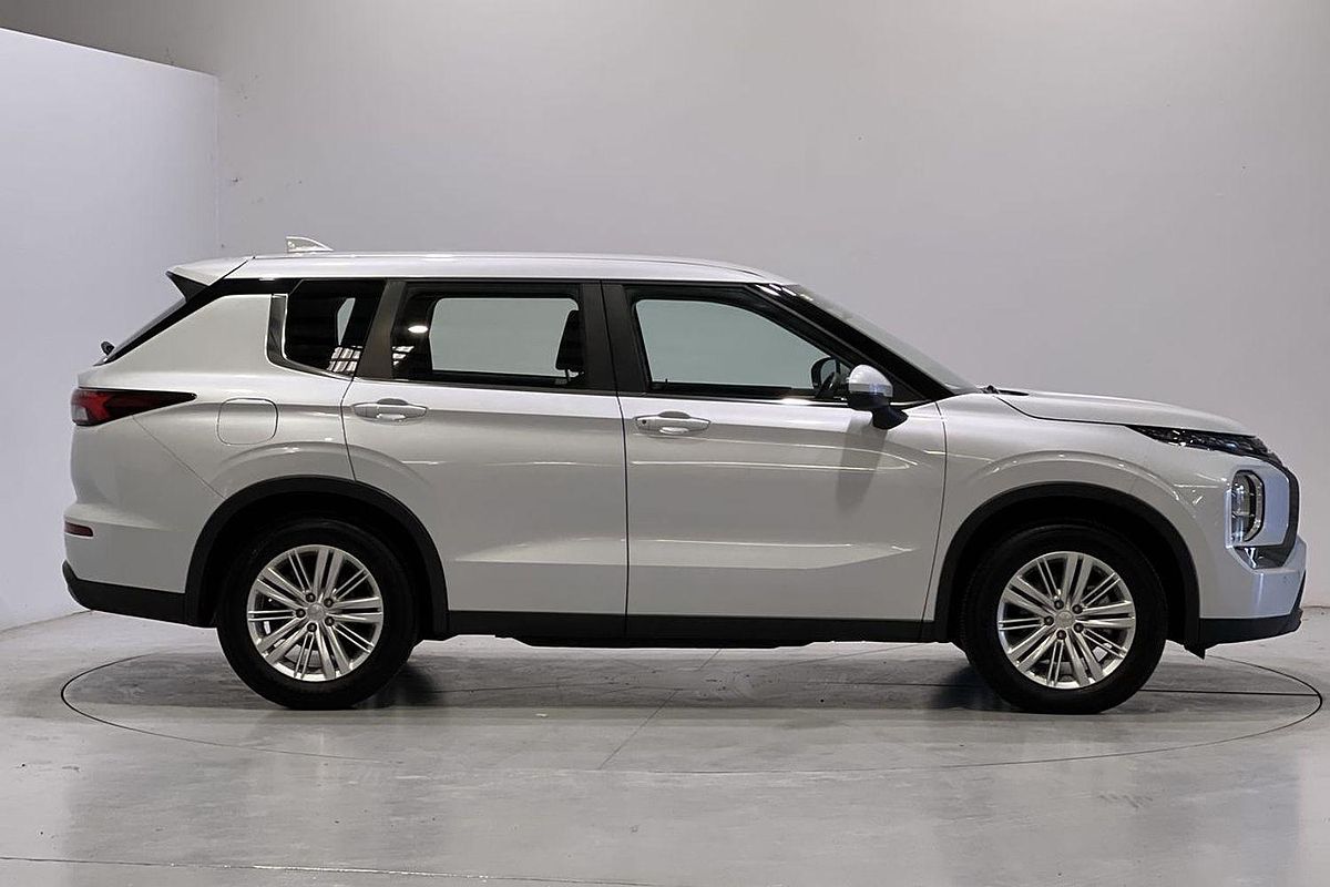 2023 Mitsubishi Outlander ES ZM