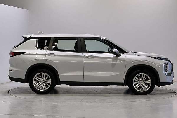 2023 Mitsubishi Outlander ES ZM