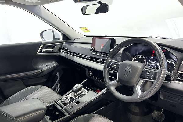 2023 Mitsubishi Outlander ES ZM