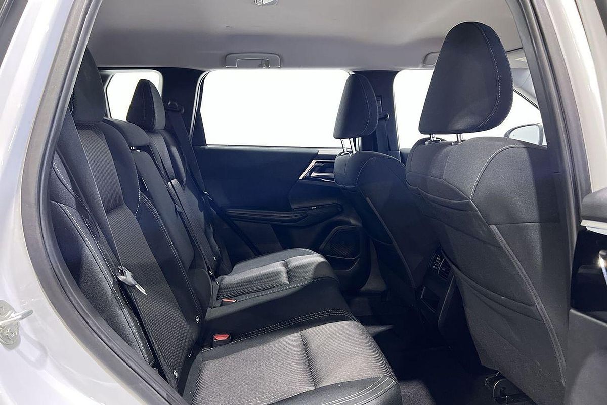 2023 Mitsubishi Outlander ES ZM