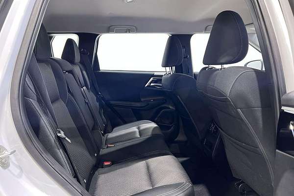 2023 Mitsubishi Outlander ES ZM