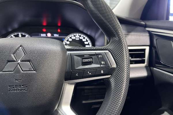 2023 Mitsubishi Outlander ES ZM