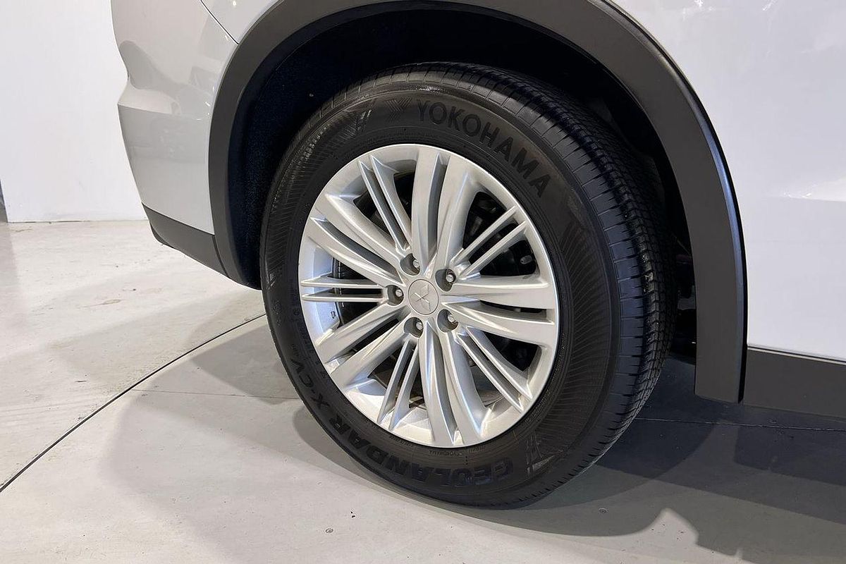 2023 Mitsubishi Outlander ES ZM