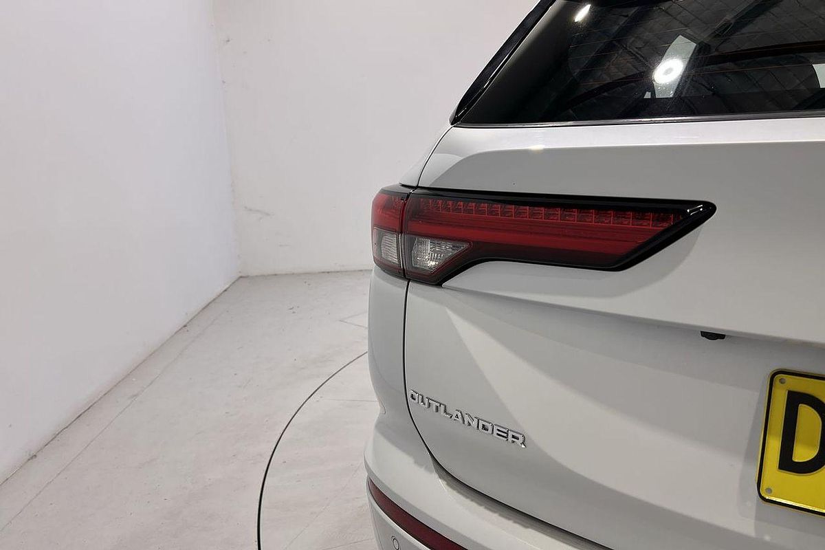 2023 Mitsubishi Outlander ES ZM