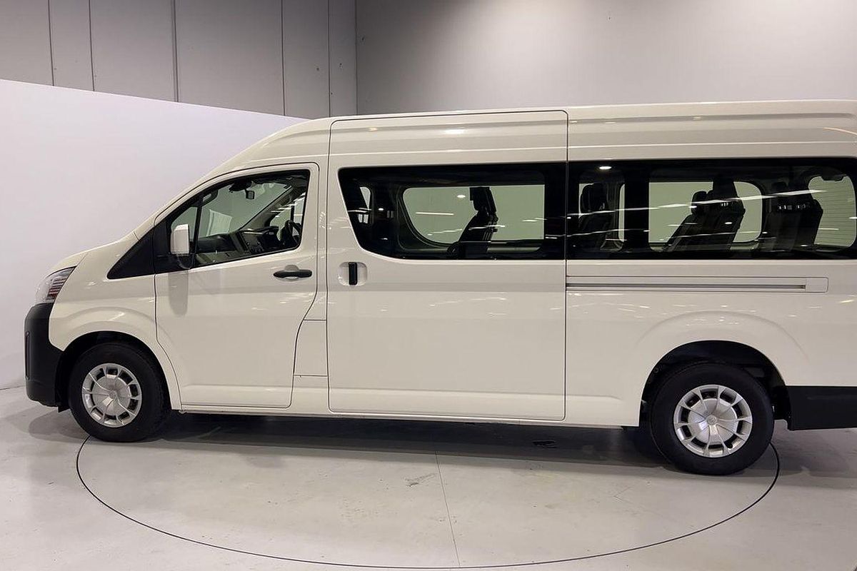 2023 Toyota Hiace Commuter GDH322R