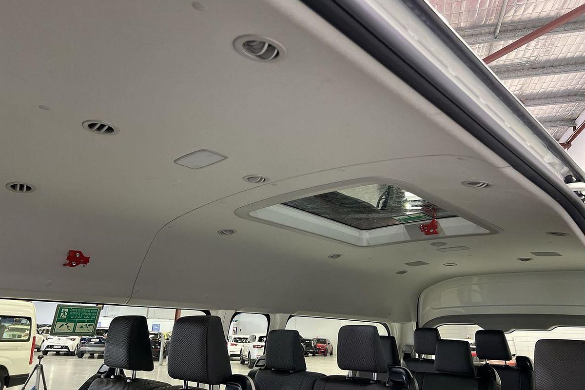 2023 Toyota Hiace Commuter GDH322R