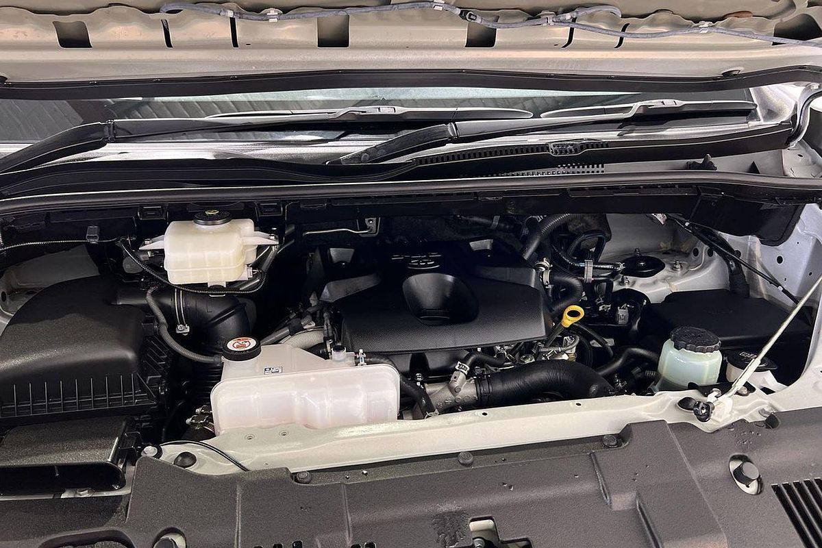 2023 Toyota Hiace Commuter GDH322R