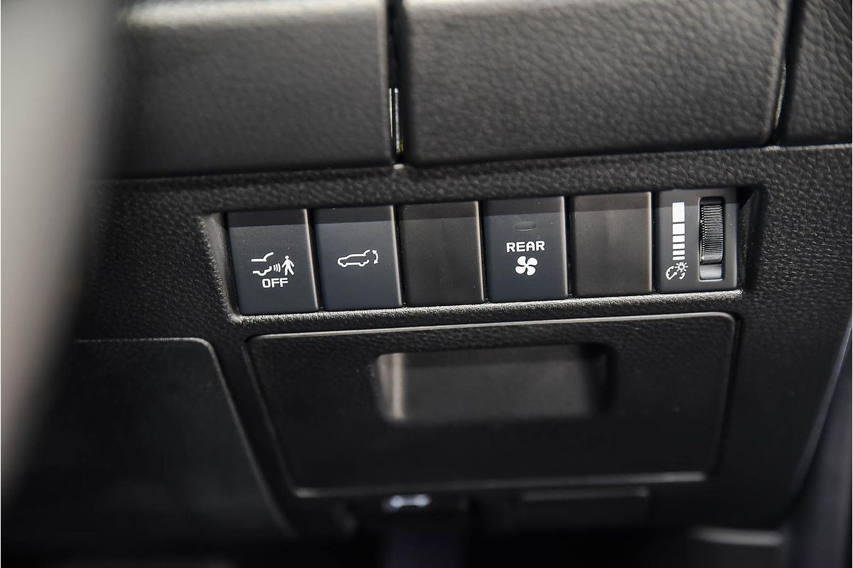 2025 Isuzu MU-X X-TERRAIN