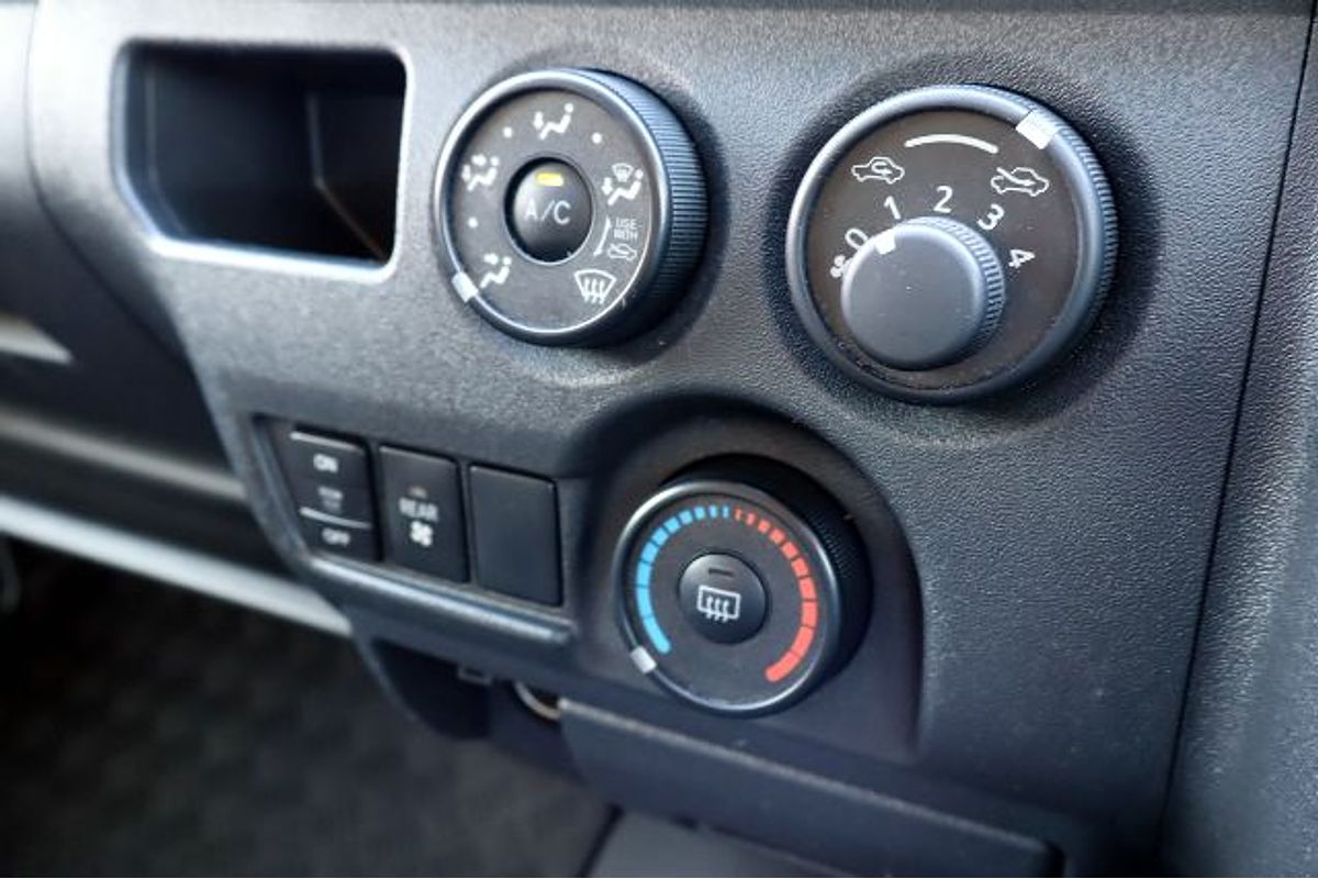 2018 Toyota Hiace Commuter KDH223R