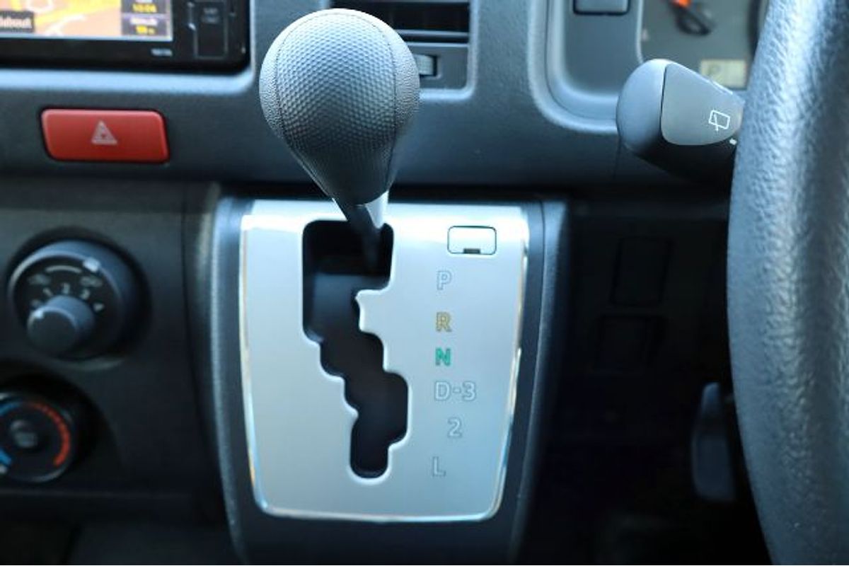 2018 Toyota Hiace Commuter KDH223R