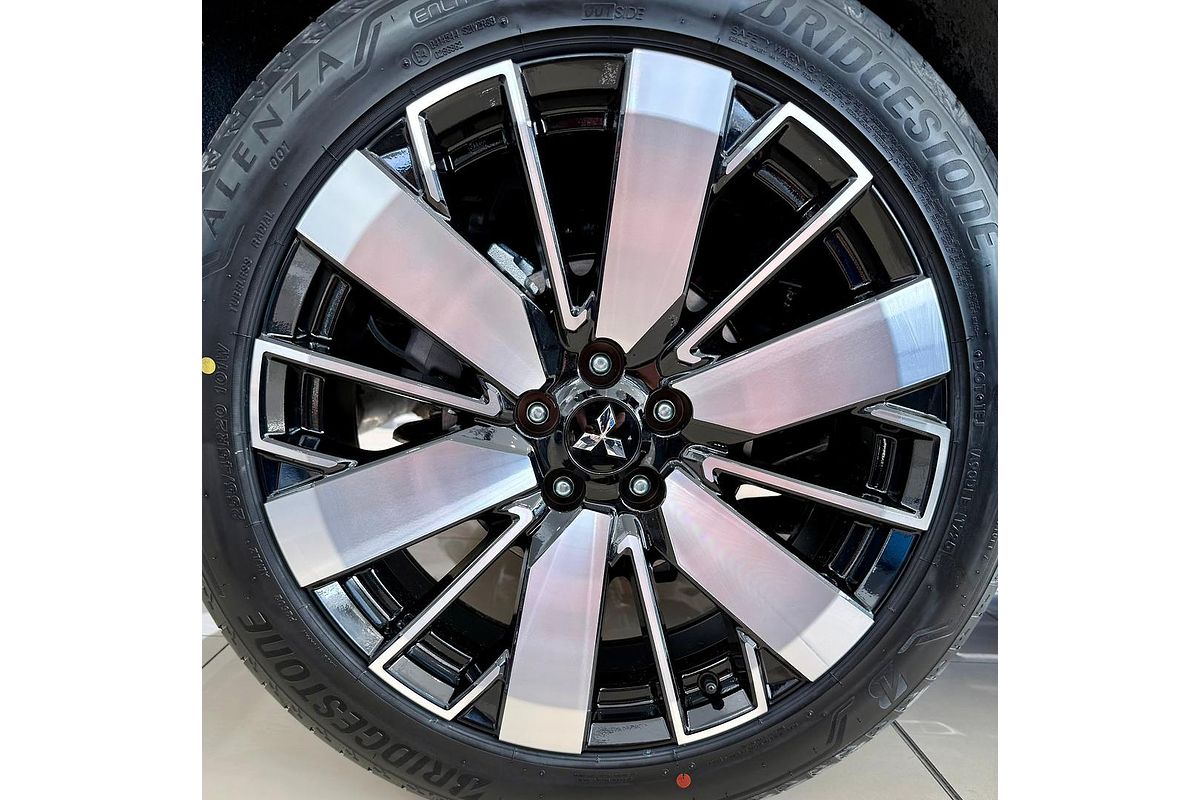 2025 Mitsubishi Outlander Exceed ZM