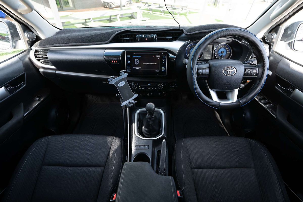 2015 Toyota Hilux SR5 GUN126R 4X4