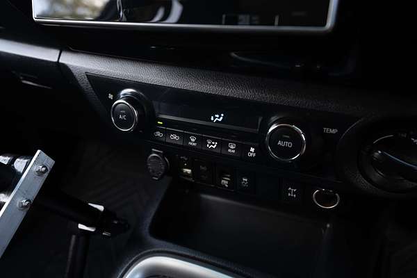 2015 Toyota Hilux SR5 GUN126R 4X4