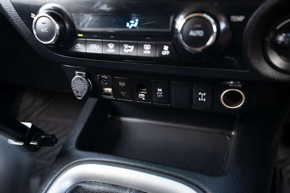 2015 Toyota Hilux SR5 GUN126R 4X4