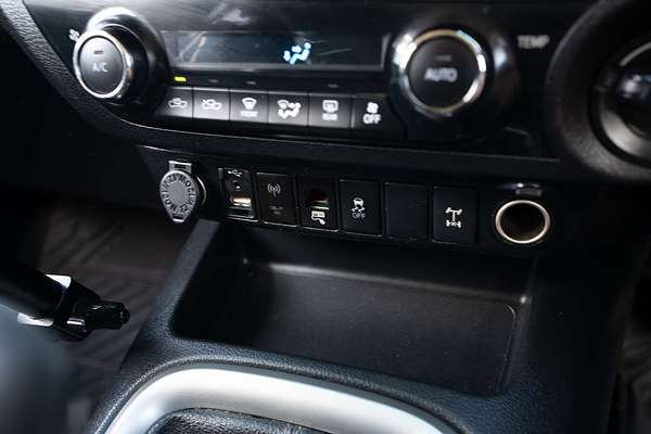 2015 Toyota Hilux SR5 GUN126R 4X4