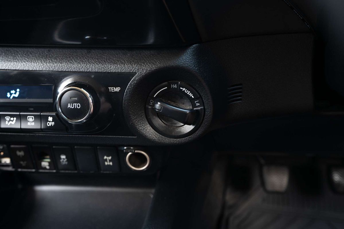 2015 Toyota Hilux SR5 GUN126R 4X4