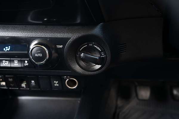 2015 Toyota Hilux SR5 GUN126R 4X4