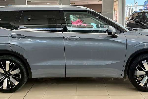 2025 Mitsubishi Outlander Exceed ZM