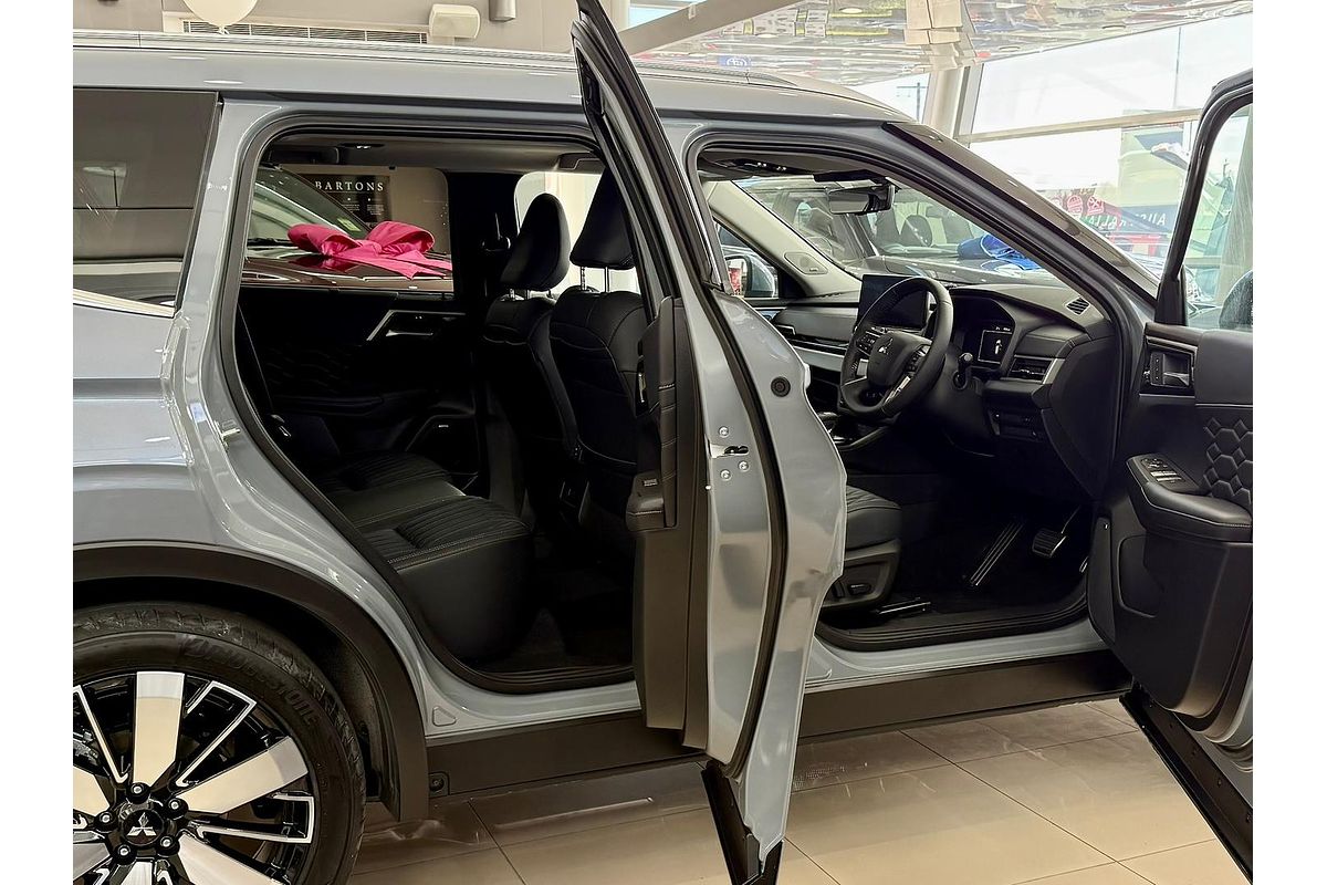 2025 Mitsubishi Outlander Exceed ZM