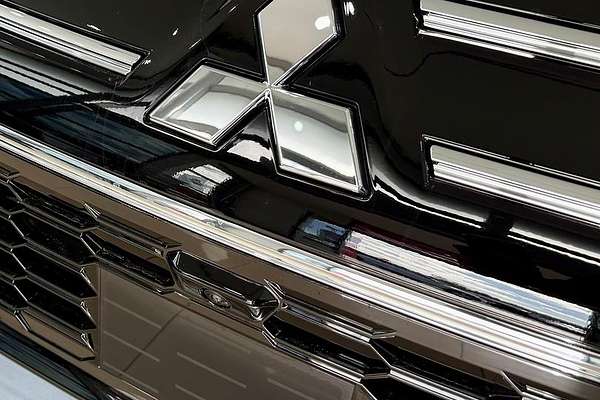 2025 Mitsubishi Outlander Exceed ZM