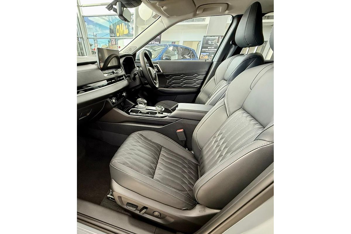 2025 Mitsubishi Outlander Exceed ZM