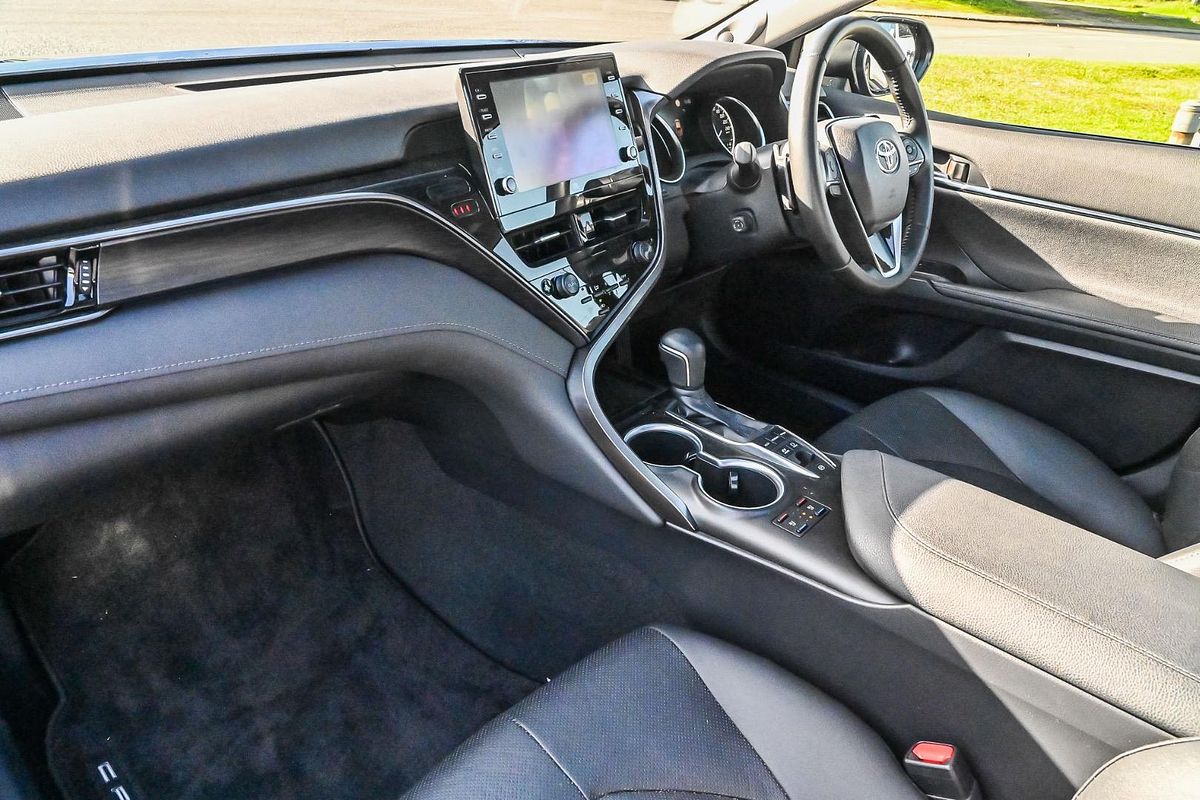 2024 Toyota Camry SL AXVH70R