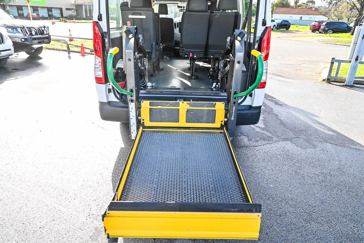 2019 Toyota Hiace Commuter GDH322R