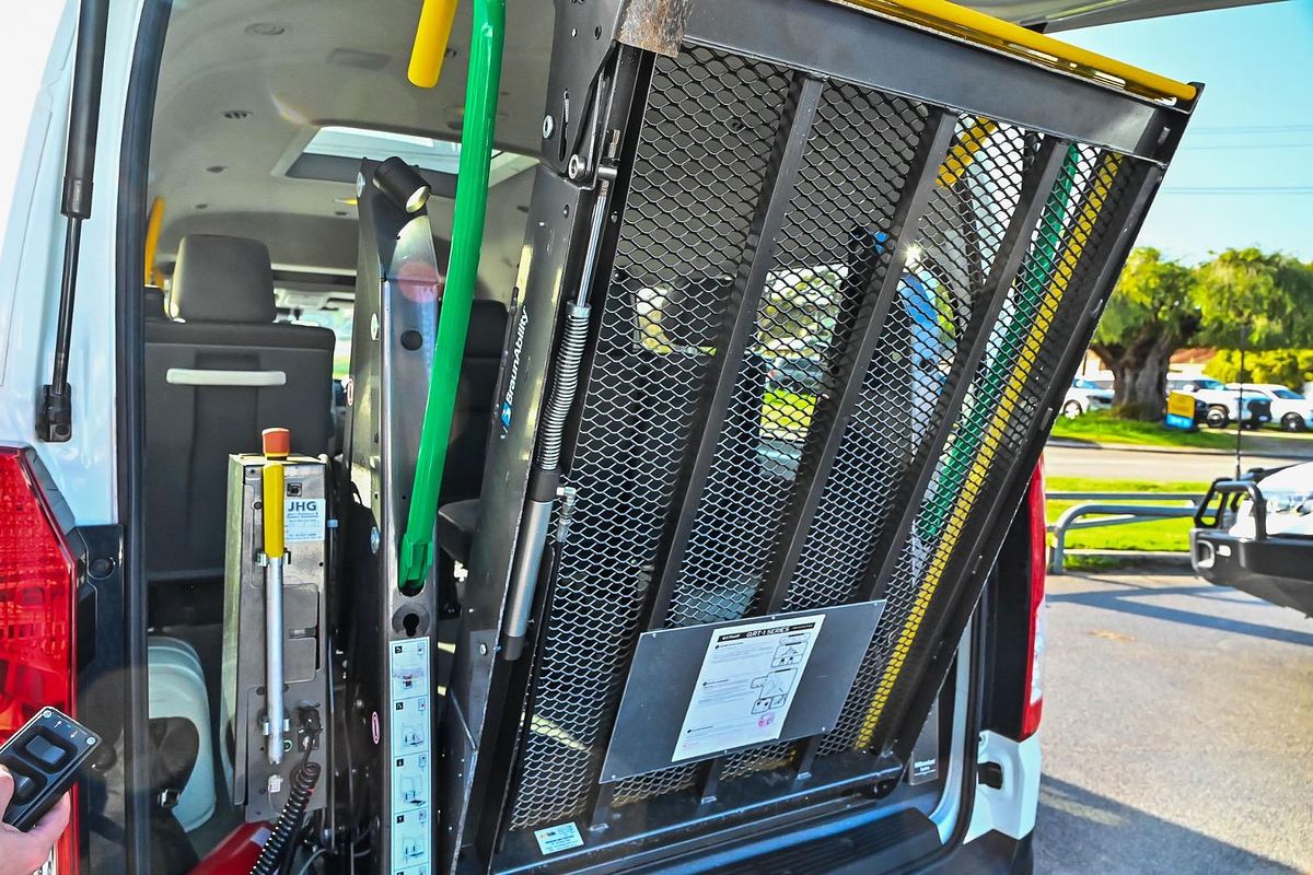 2019 Toyota Hiace Commuter GDH322R