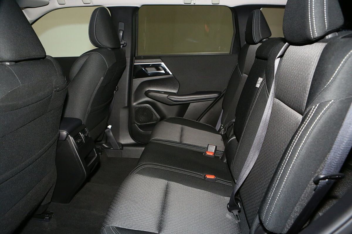 2024 Mitsubishi Outlander LS ZM