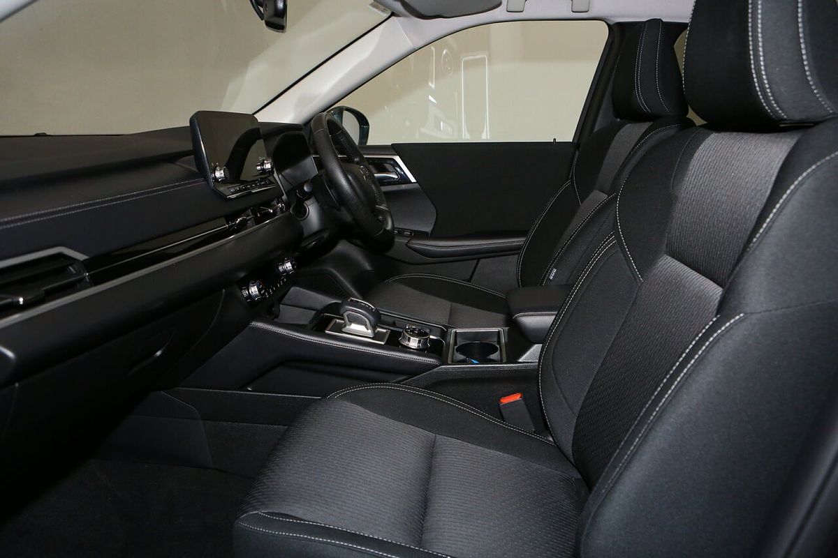 2024 Mitsubishi Outlander LS ZM