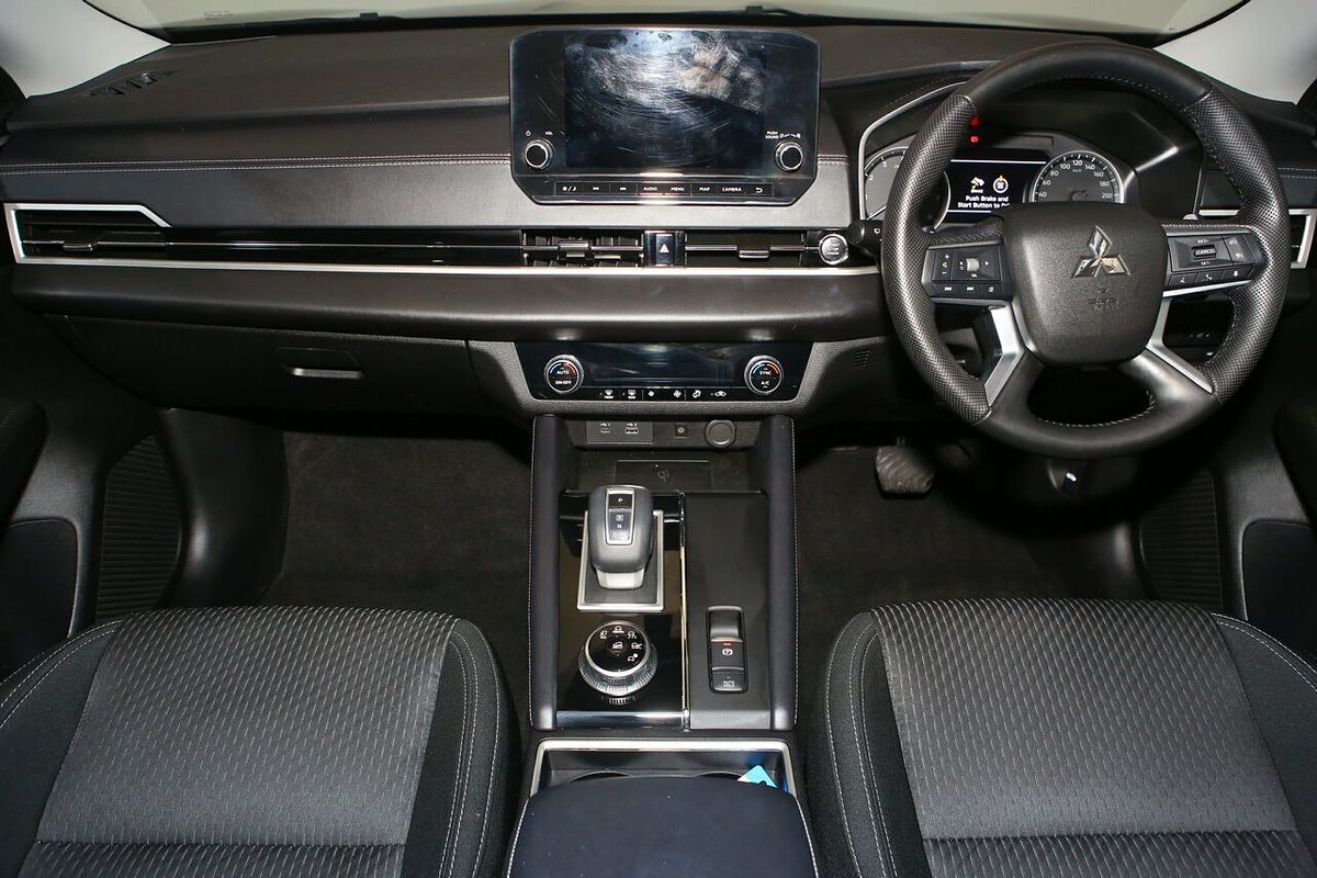 2024 Mitsubishi Outlander LS ZM