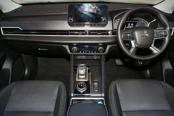 2024 Mitsubishi Outlander LS ZM