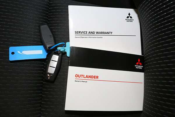 2024 Mitsubishi Outlander LS ZM