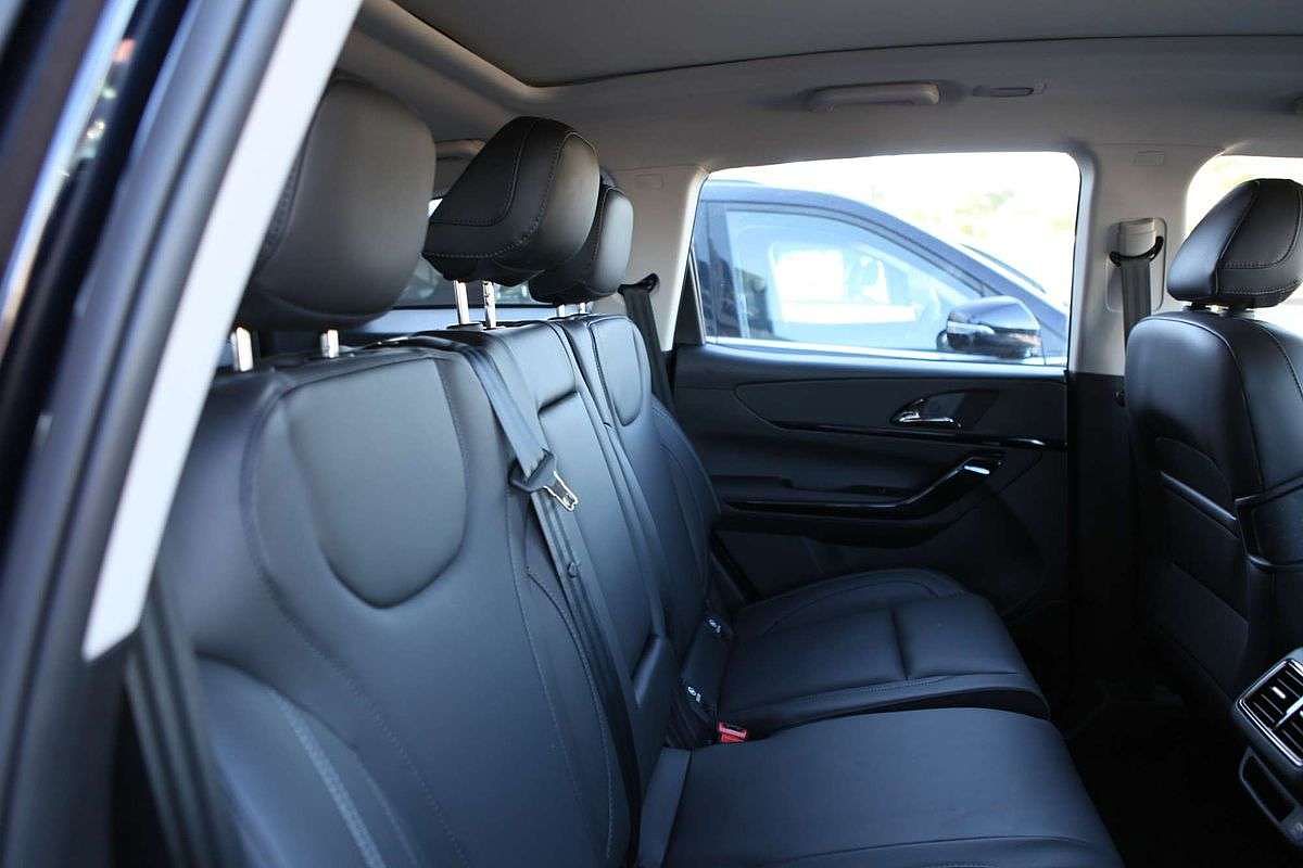 2025 Mahindra XUV700 AX7L