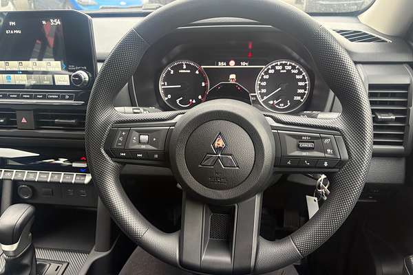 2025 Mitsubishi Triton GLX MV 4X4