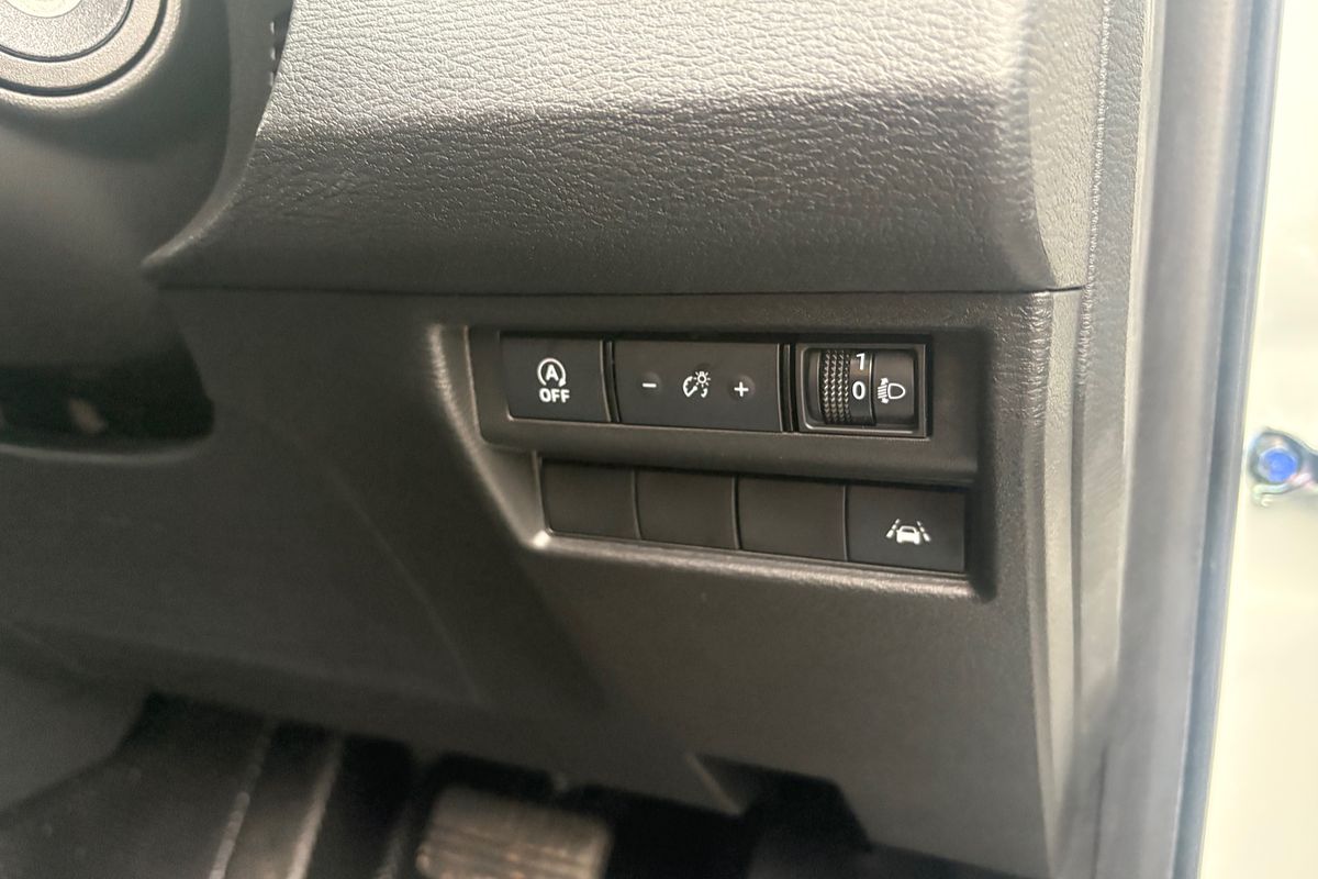 2025 Mitsubishi Triton GLX MV 4X4