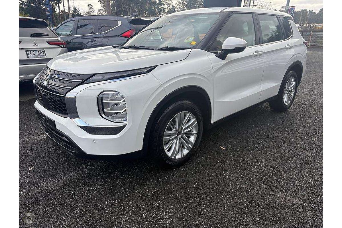 2025 Mitsubishi Outlander ES ZM