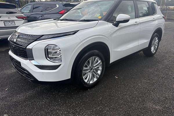 2025 Mitsubishi Outlander ES ZM