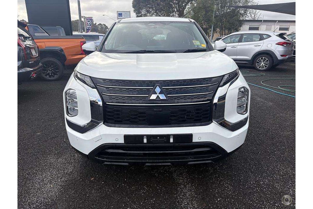 2025 Mitsubishi Outlander ES ZM