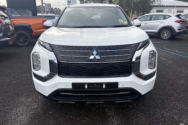 2025 Mitsubishi Outlander ES ZM